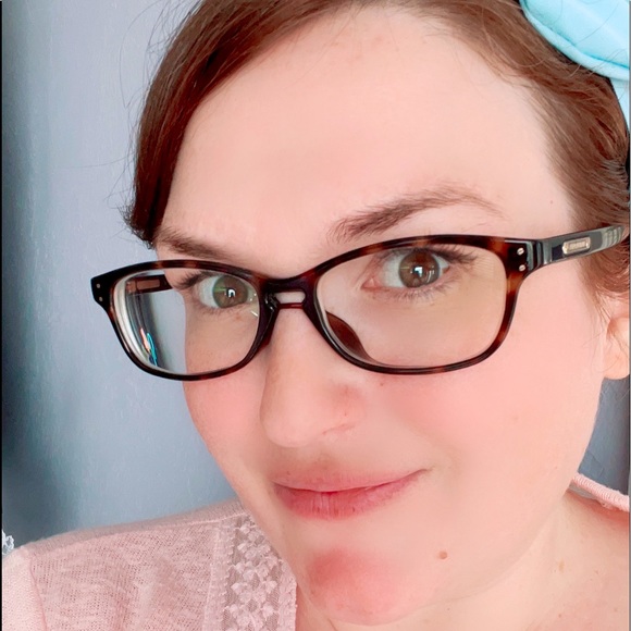 Meet your Posher, Claire - Picture 1 of 1